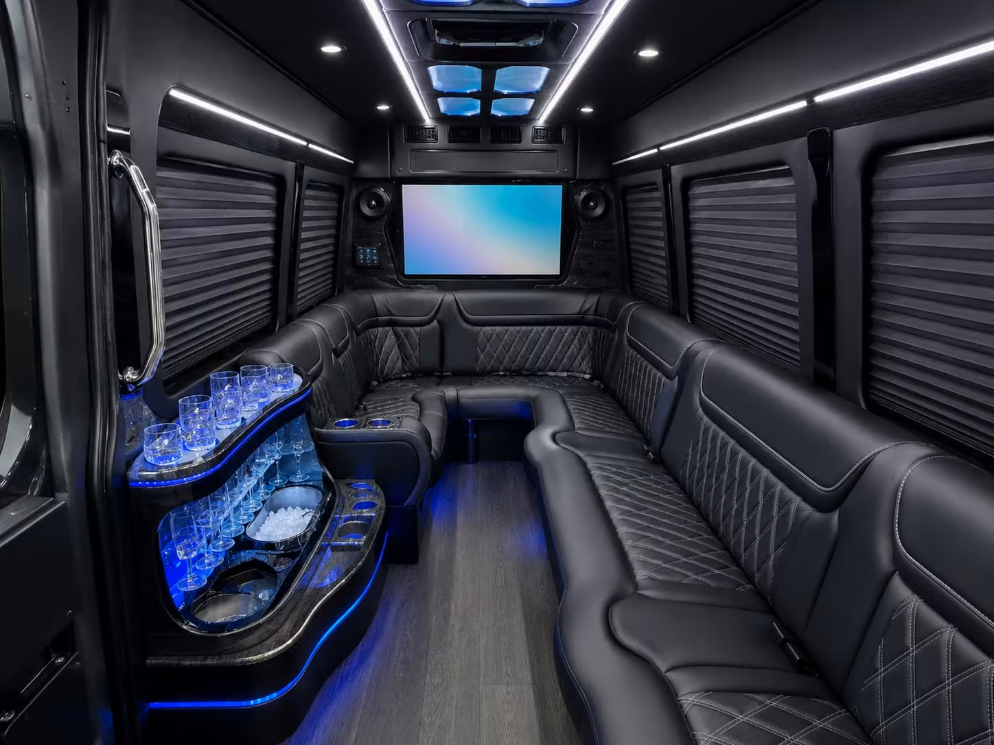prom homecoming and school field trip bus rentals in thornton